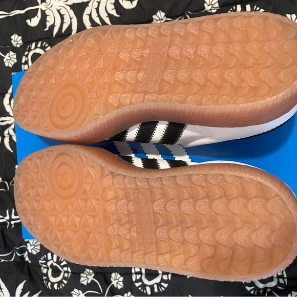 Adidas Women's Sambae 7.5 NWT - Picture 3 of 5